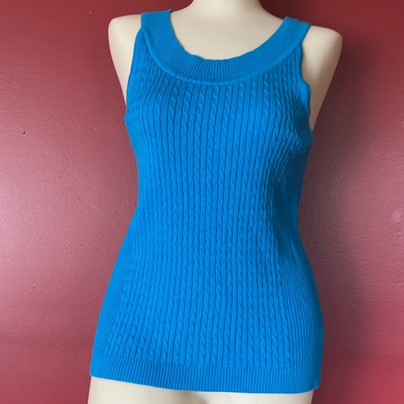JEANNE PIERRE Tops - Like new Jeanne Pierre beautiful blue cable knit tank